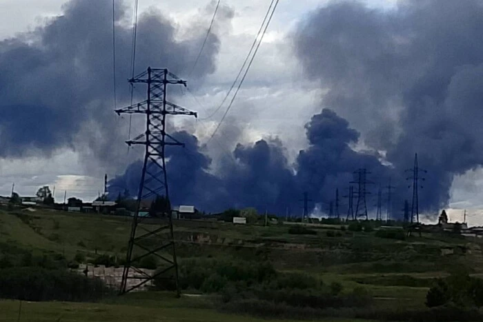 In Russland brennen massenhaft feindliche strategische Bomber