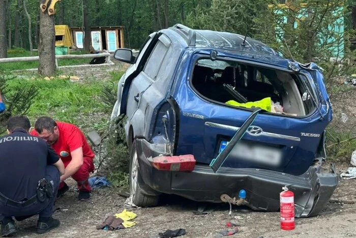 В ДТП на Харьковщине погибли мать и ребенок, а водитель совершил самоубийство