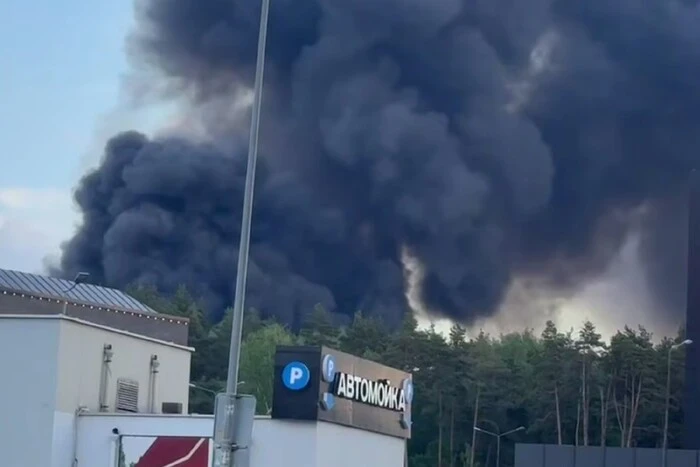 In einer Fabrik in der Region Moskau brach ein massive Feuer aus
