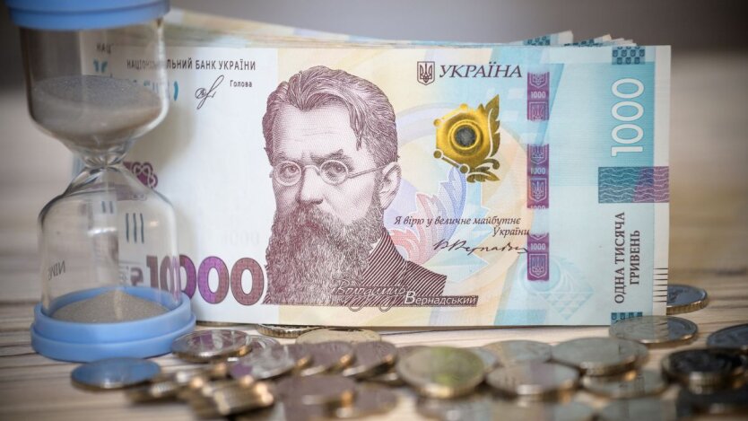 Доплати до 3100 гривень: кто из украинцев получит деньги уже в августе