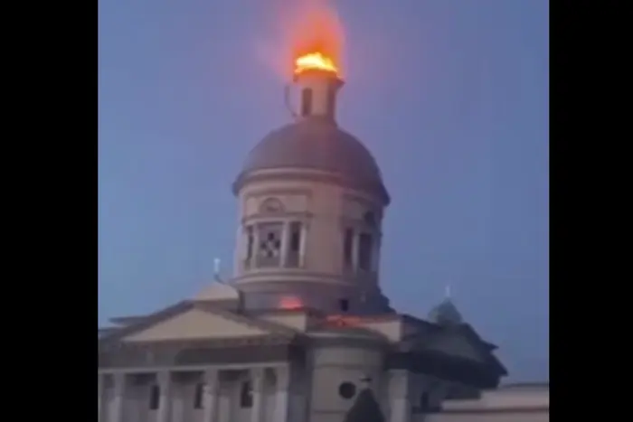 Rosjanie skarżą się na drona, który zniszczył kopułę katedry