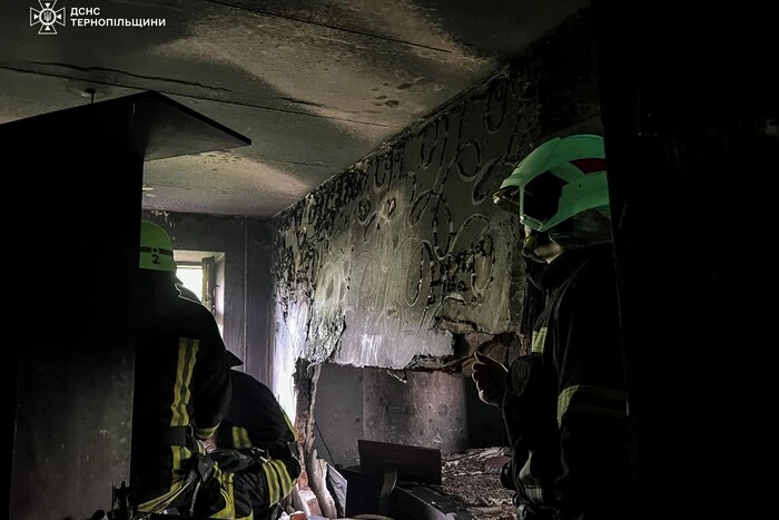 A fire broke out in a high-rise building in Ternopil due to an explosion: a woman died