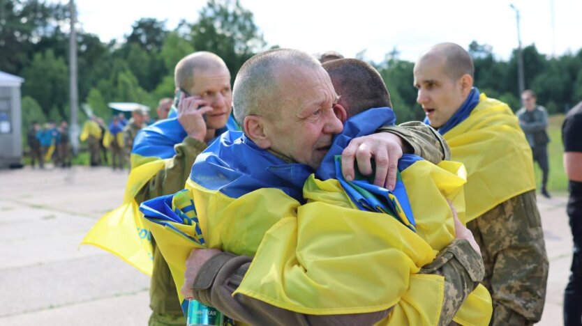 Очередной этап обмена пленными: на родину вернулись украинцы, которые более трех лет находились в РФ