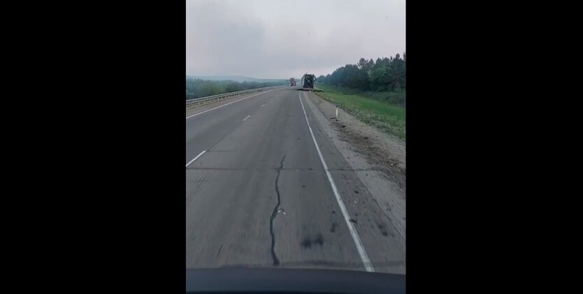Одна з фур з українськими дронами не доїхала до цілі: вибух потрапив на відео
