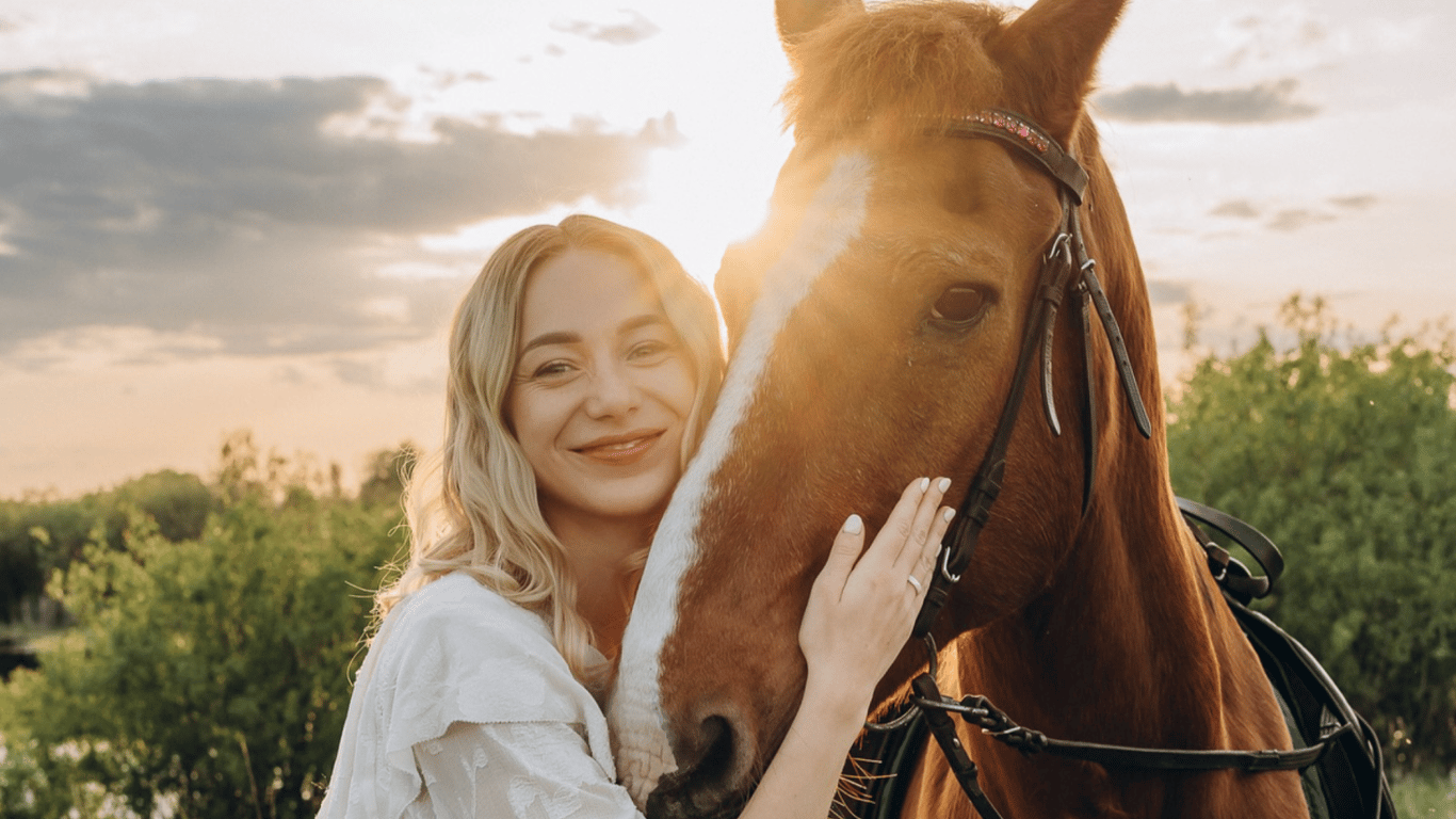 Pavlik's Wife Sets a Trend — Must-Have Pants for Summer