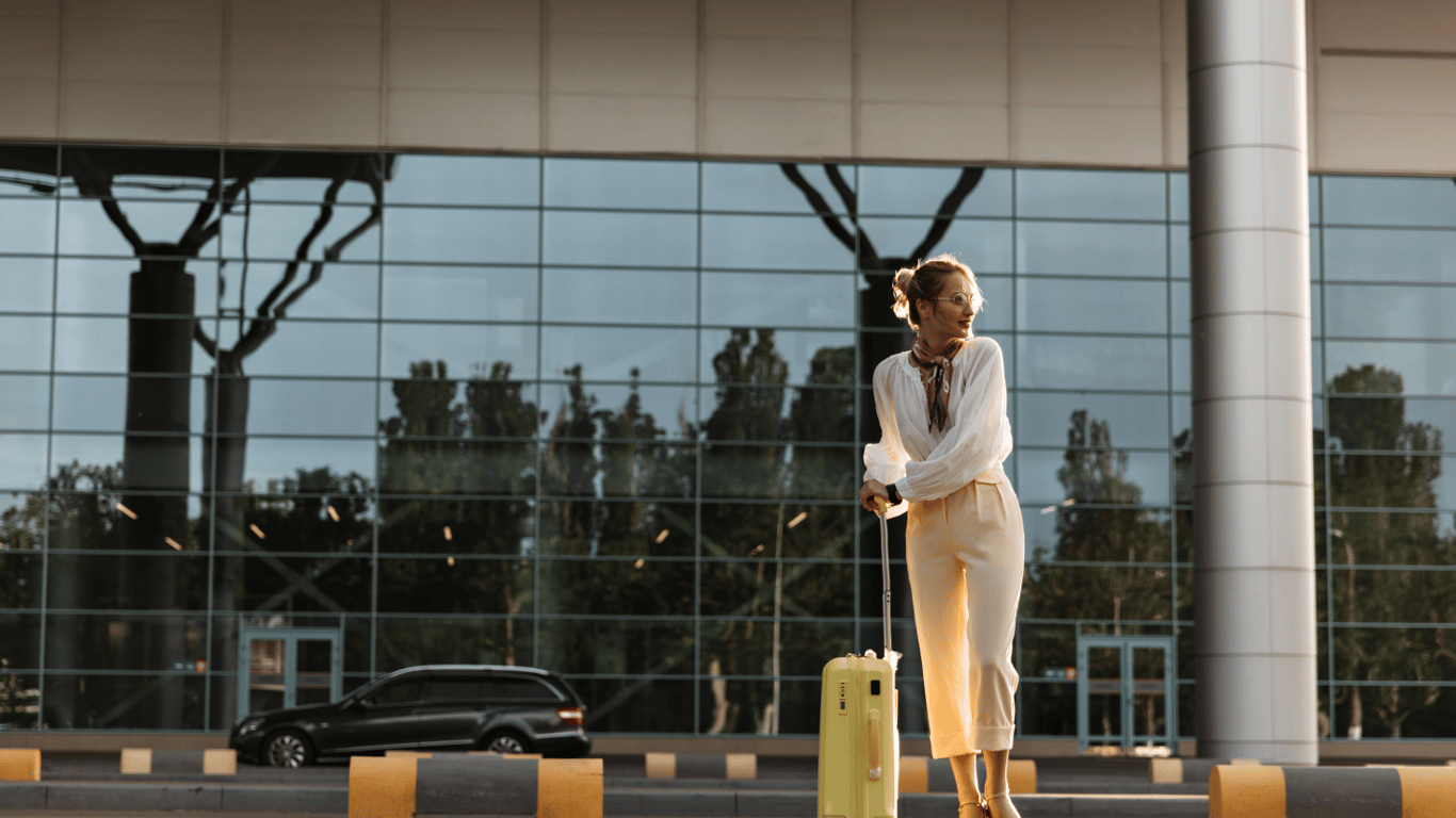 Flight attendant shared a clever life hack on how not to pay for luggage