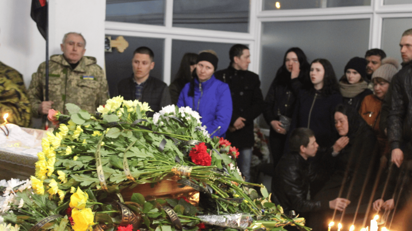 Do adult children receive compensation for a deceased soldier
