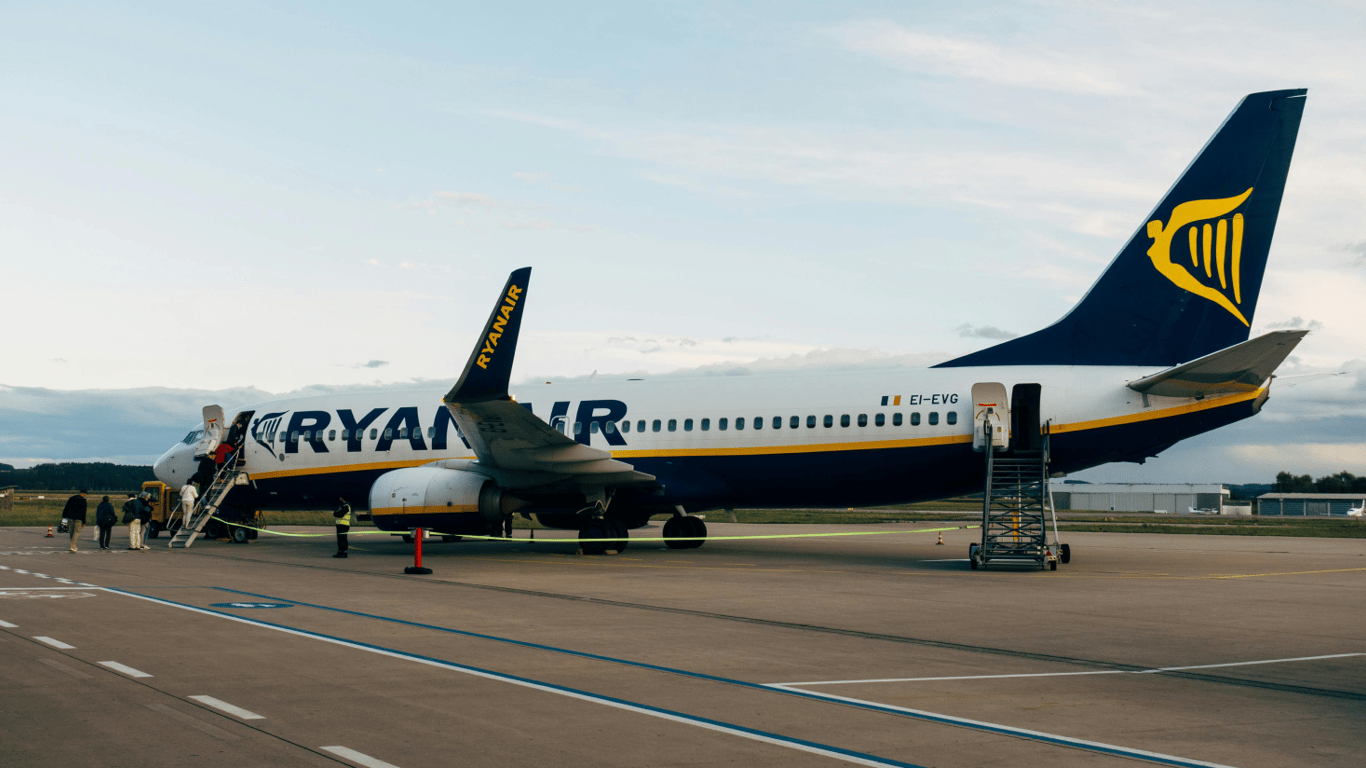 У Ryanair підтвердили нові параметри ручної поклажі — що відомо