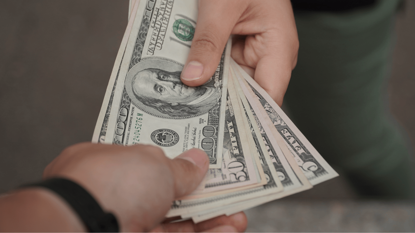 Dollar or Euro - What to Expect from the Exchange Rate and What is Better to Buy